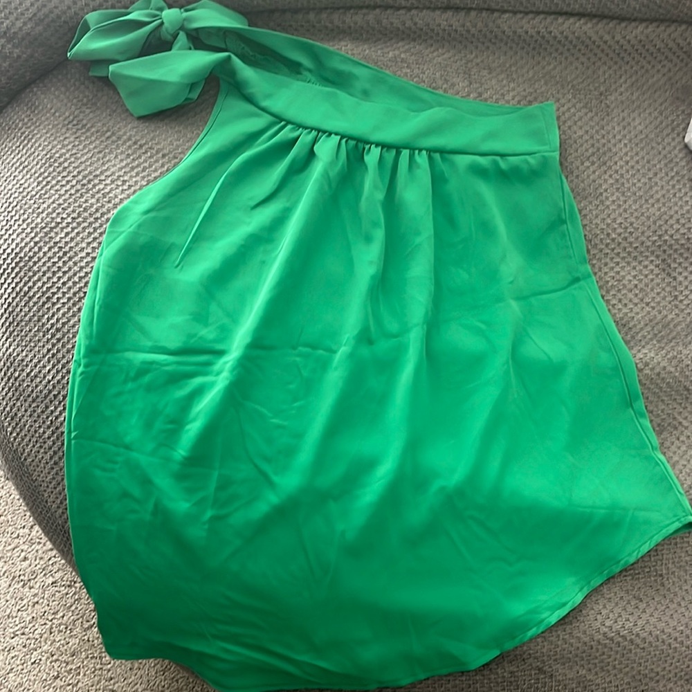 Kelly green top